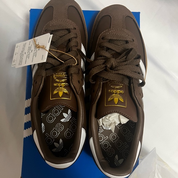 Adidas sambas women’s 6.5 Earth Strata / Cloud White / Gold Metallic NWT - Picture 5 of 5